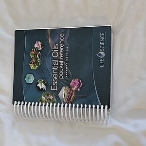 Essential Oils Pocket Desk Reference